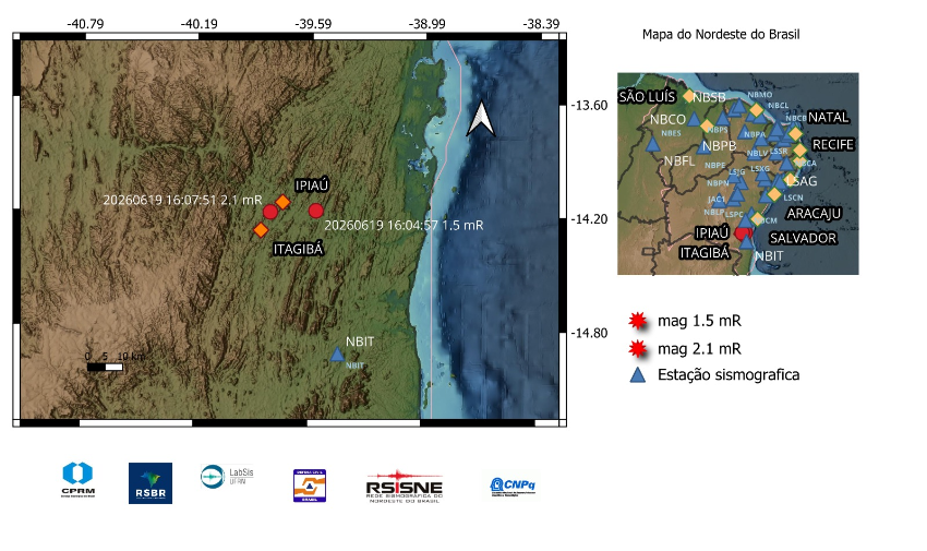 As estrelas em vermelho indicam a localização epicentral e as magnitudes preliminares dos eventos registrados.