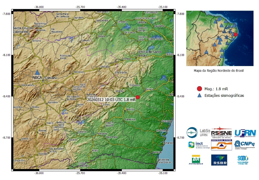 A bola vermelha no mapa indica a localização epicentral e a magnitude preliminar do evento sísmico.